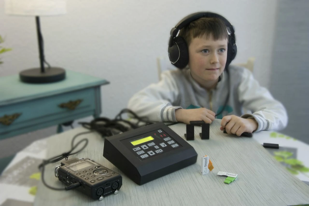 Oreille électronique Besson® sur table